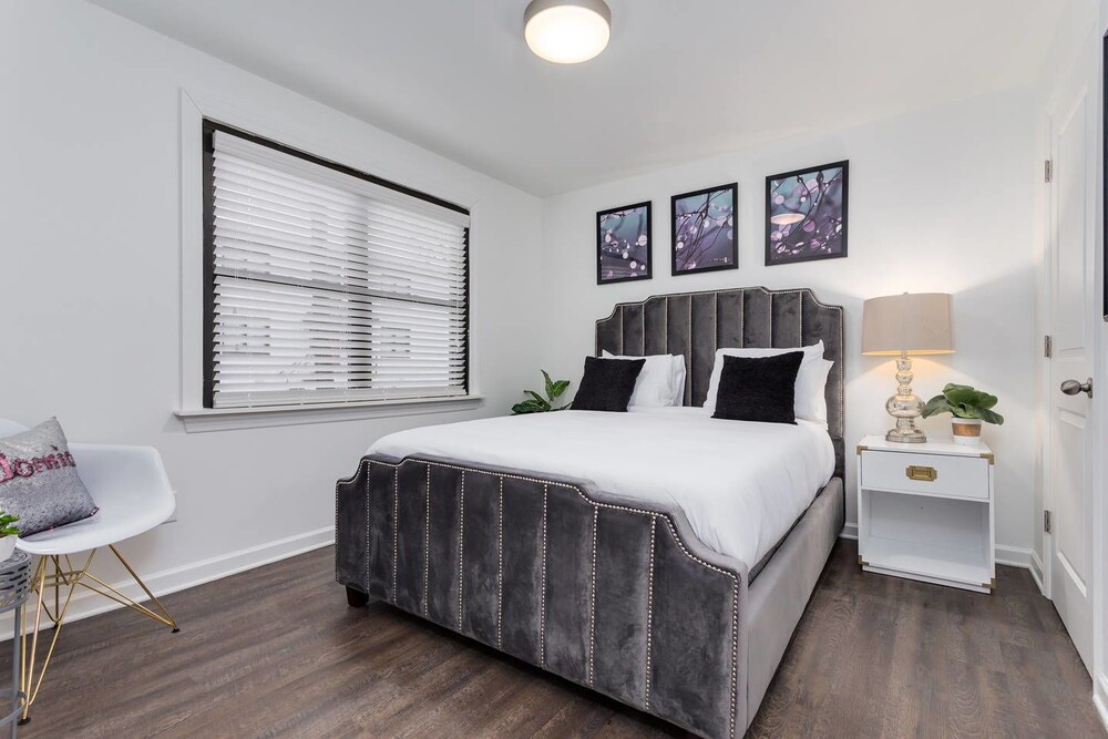 10 BRs Comprised of 2 5BR Suites by Domio - photo 14