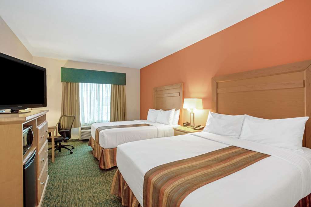 La Quinta Inn & Suites by Wyndham Grand Forks - photo 31