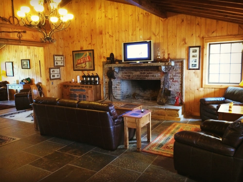 The Smokehouse Lodge and Cabins - photo 4
