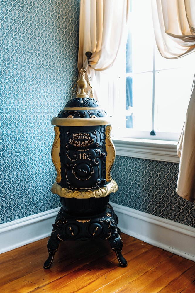 White House Hotel - photo 5