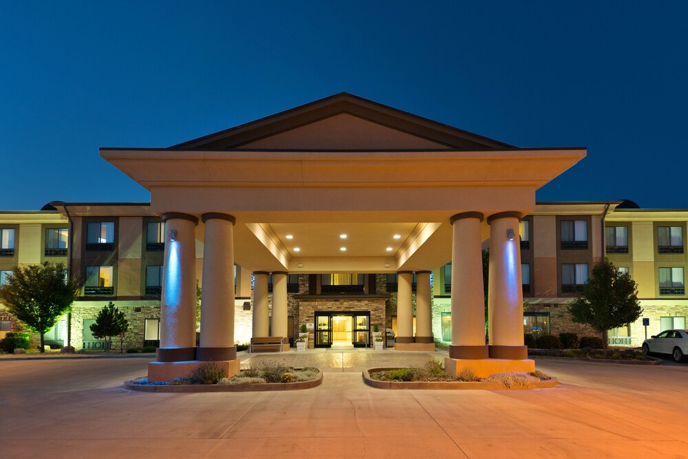 Holiday Inn Express Hotel & Suites Richfield by IHG - photo 51
