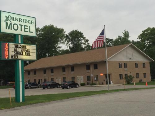 Oakridge Motel — hotel in Newaygo