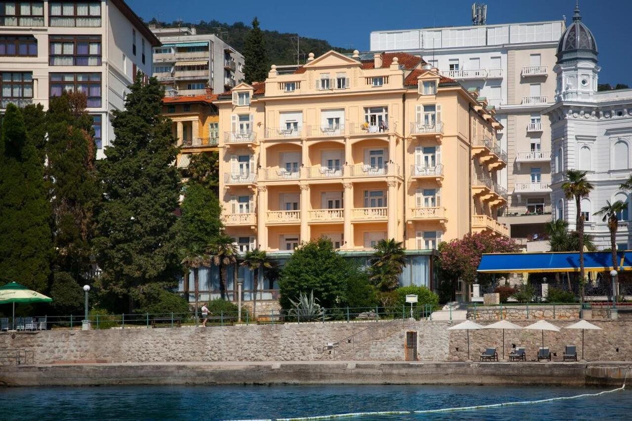 Hotel Lungomare — hotel in Opatija