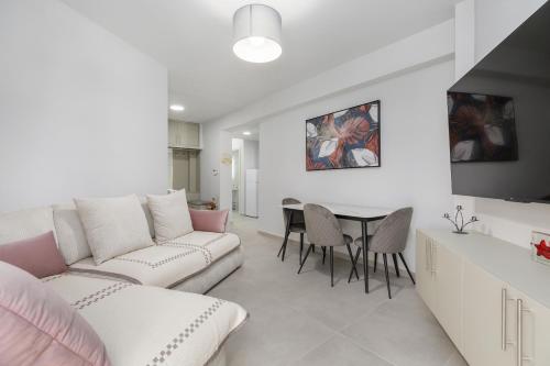 Eleon Apartment — 4-Star Luxury Hotel in Thessaloniki, Greece