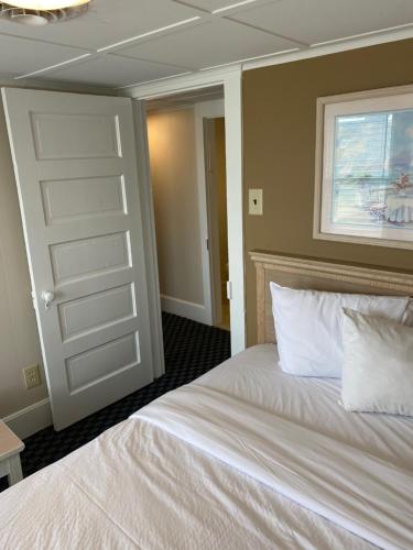 The Admiral Hotel Motel - photo 136