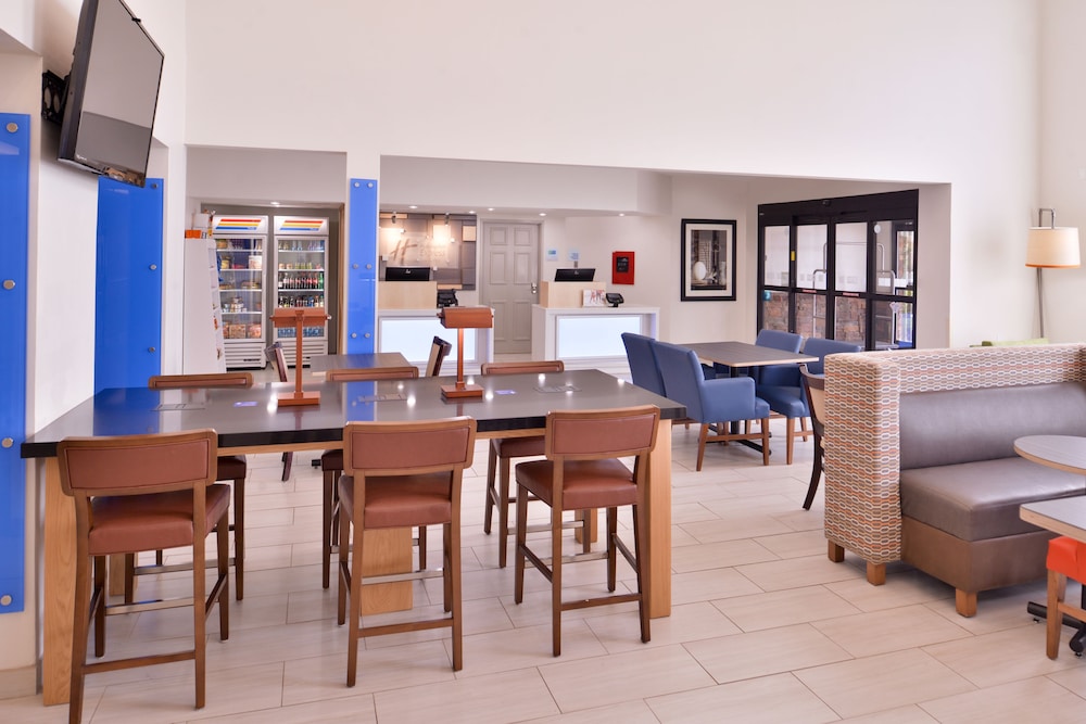 Holiday Inn Express Suites Farmington - photo 6