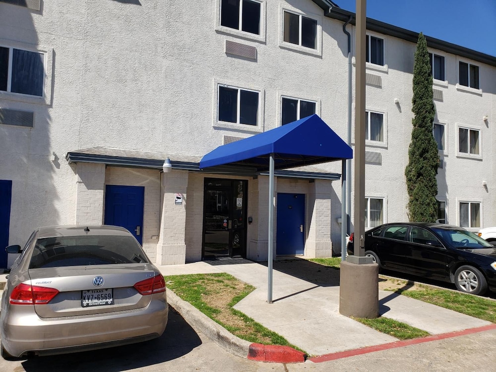 InTown Suites Extended Stay Austin TX Research Blvd - photo 29