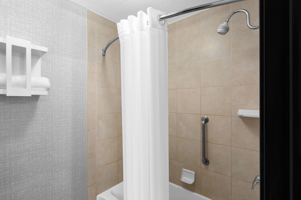 Hampton Inn Phoenix Biltmore - photo 24