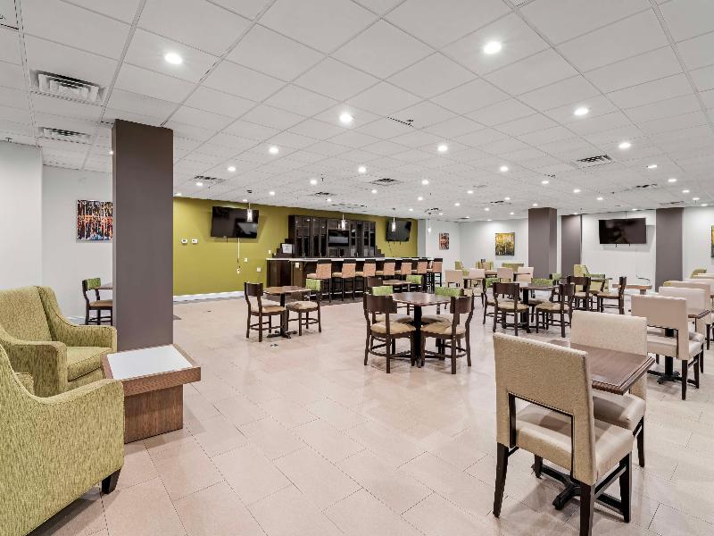 Ramada Plaza Charlotte Airport Hotel and Conference Center - photo 25