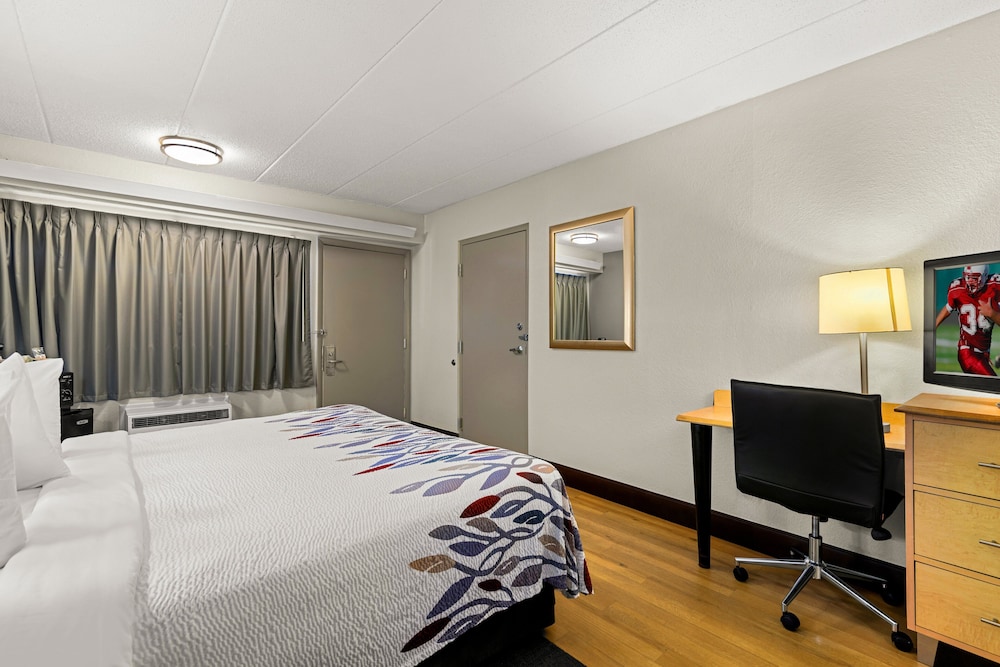 Red Roof Inn Salem - photo 6
