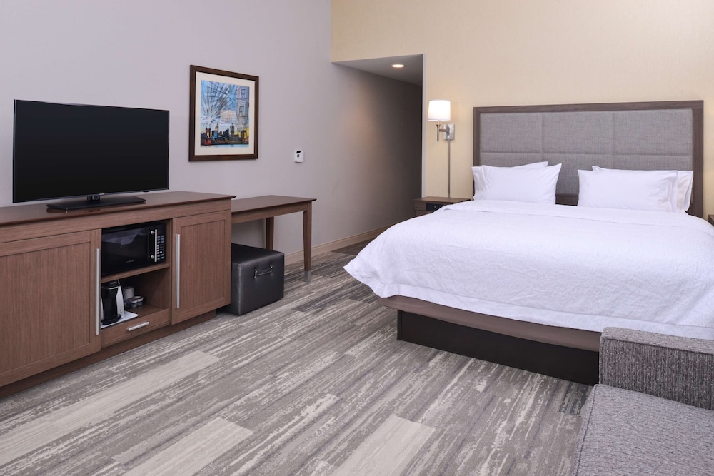 Hampton Inn & Suites Cincinnati Mason - photo 18
