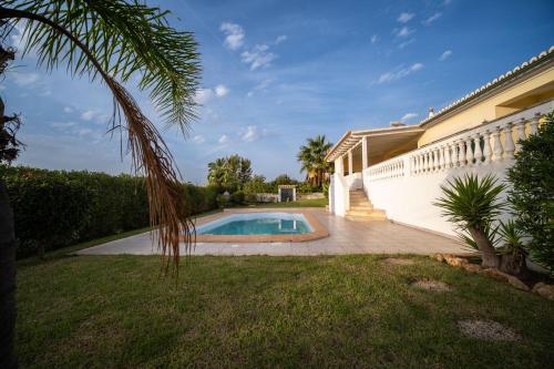 A típica casa de férias — 4-Star Luxury Hotel in Parchal, Portugal