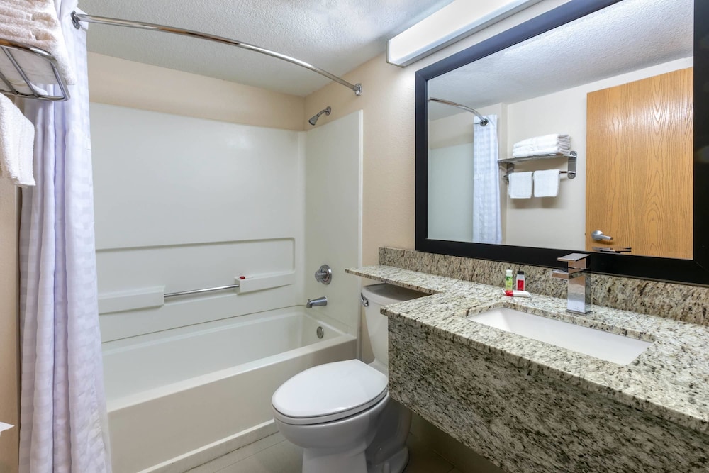 Travelodge by Wyndham Arlington Dallas Area - photo 26