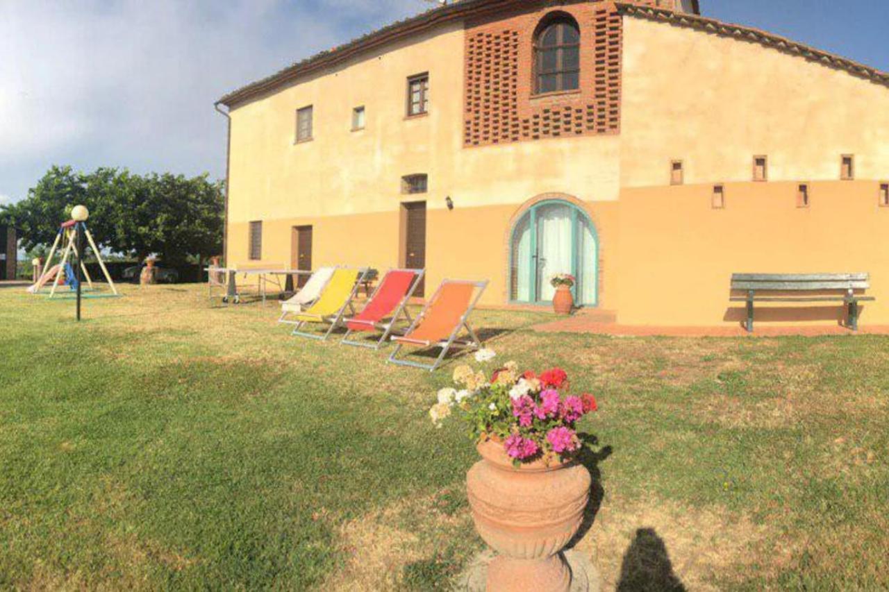 Villa Canavetro — 4-Star Luxury Hotel in Palaia, Italy