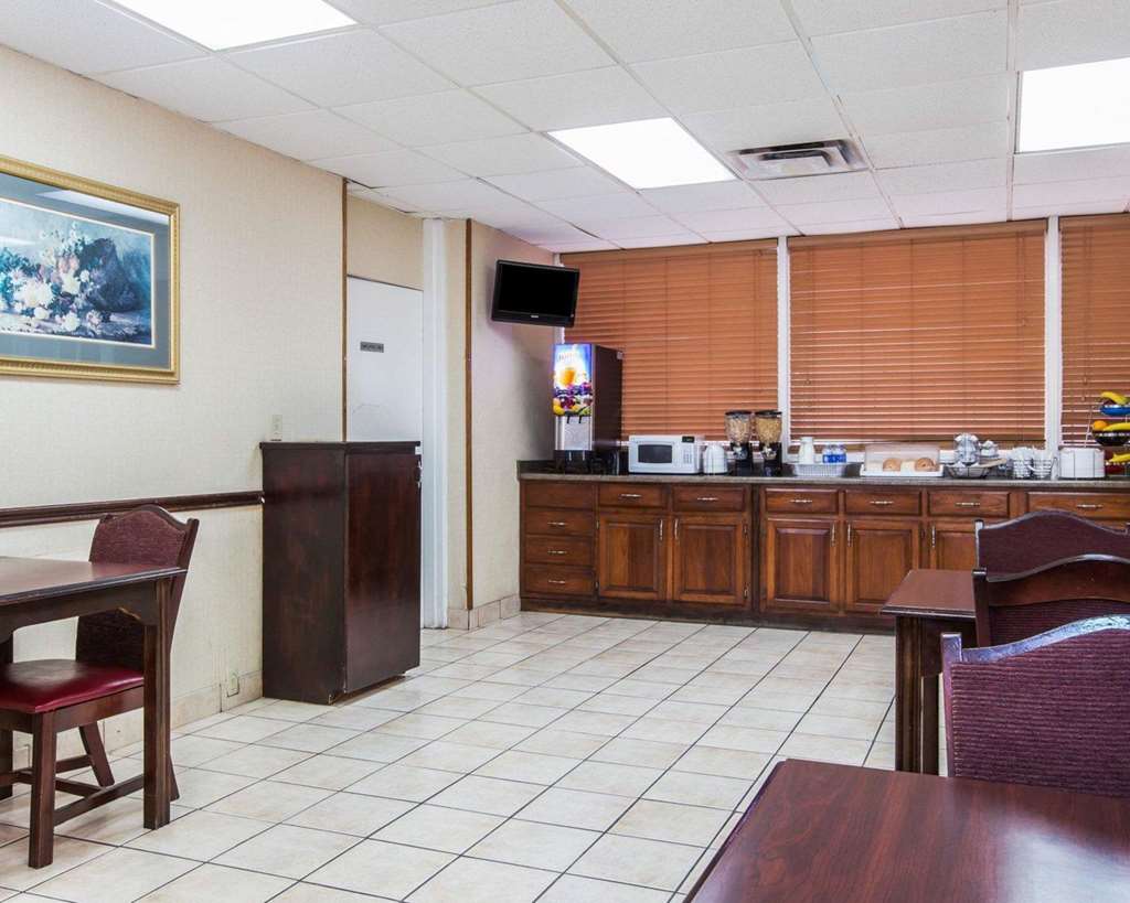 Econo Lodge Atlanta College Park - photo 27