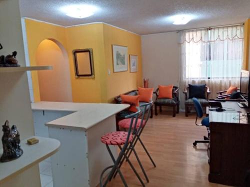 Hermoso Apartamento al Norte cerca de la Embajada Americana — 4-Star Luxury Hotel in Quito, Ecuador
