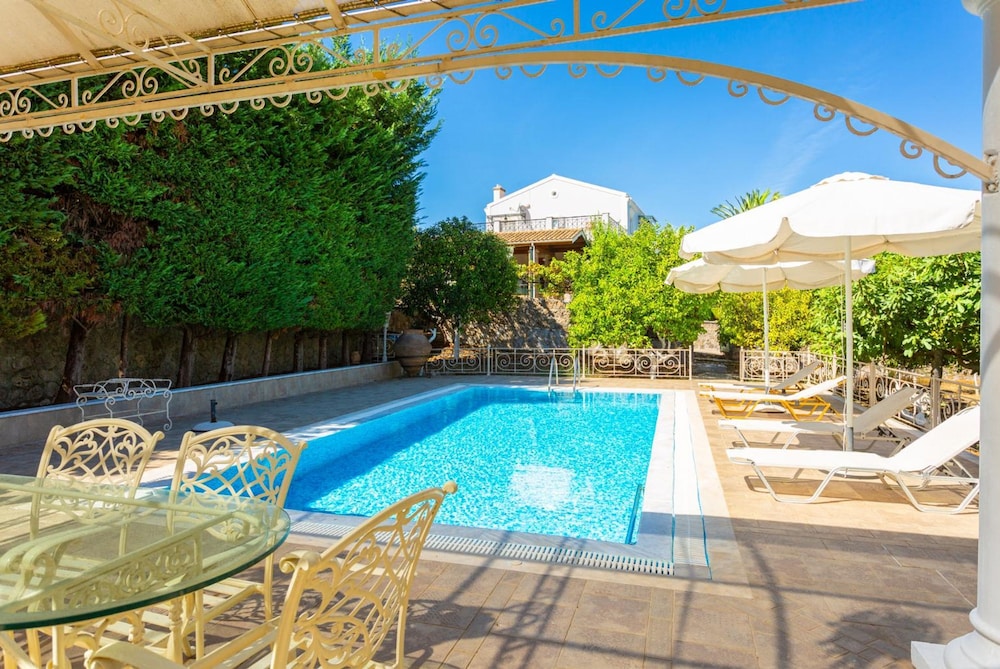 Villa Golden Tiara Large Private Pool AC WiFi — 4-Star Luxury Hotel in Corfu, Greece