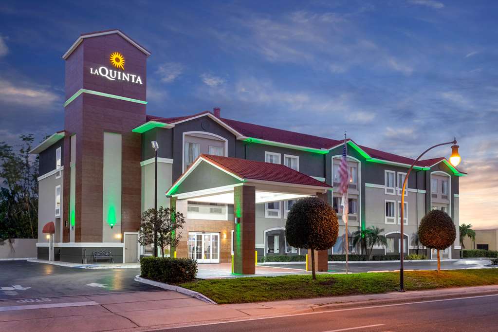 La Quinta Inn & Suites by Wyndham Tampa Bay Area Tampa South - photo 3