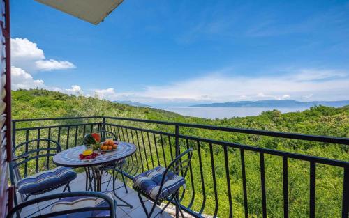 Apartment Drenje 3 — 4-Star Luxury Hotel in Drenje, Croatia