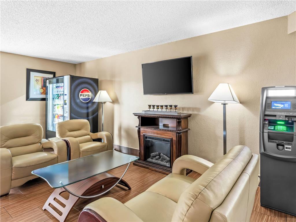 Super 8 by Wyndham Sturtevant Racine - photo 15