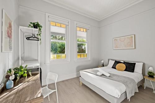 Lovely Double Room Nearby Transport & Shops Shared Bathroom — hotel in Killara