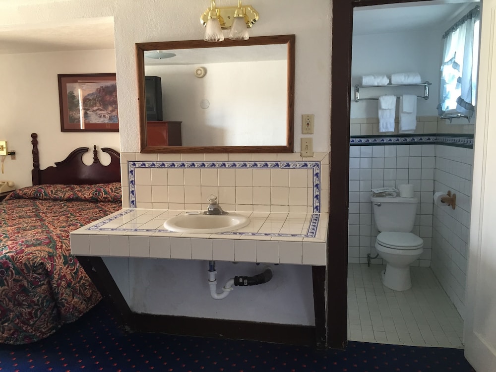 Elko Motel - photo 16