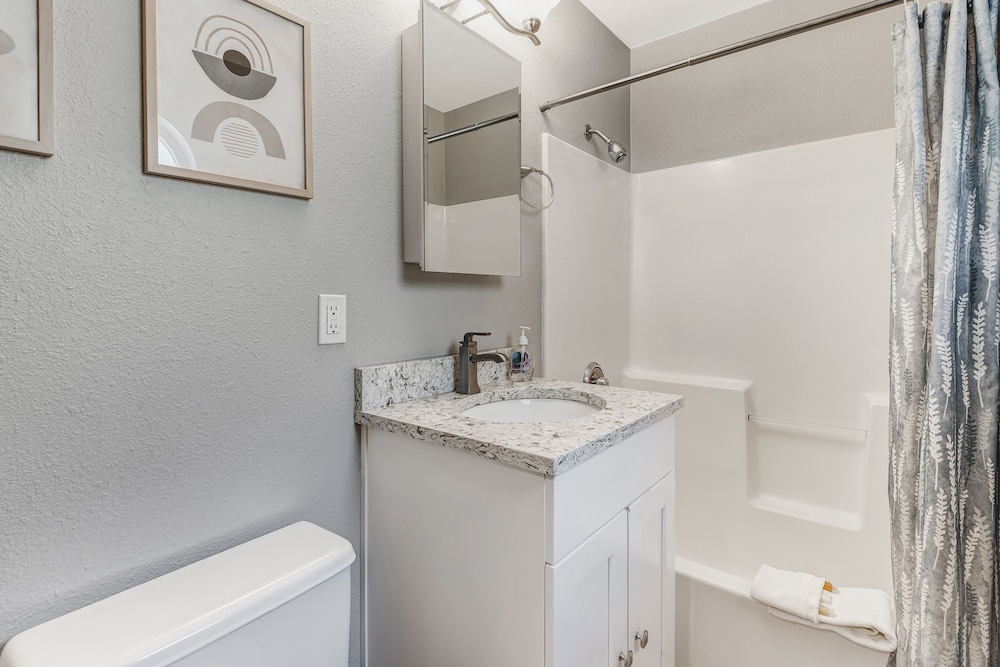 Bend Riverside Inn & Suites - photo 387