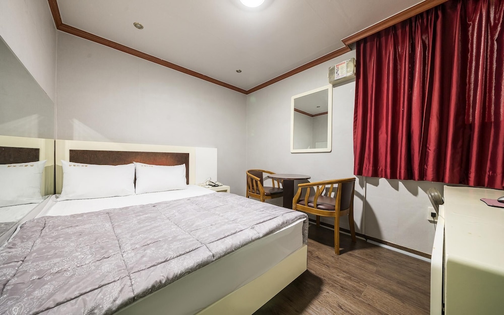 Jinju New World in Chinju, South Korea