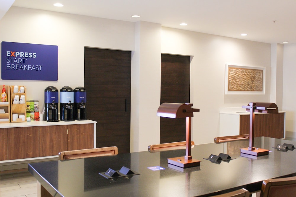 Holiday Inn Express & Suites Martinsville by IHG - photo 20