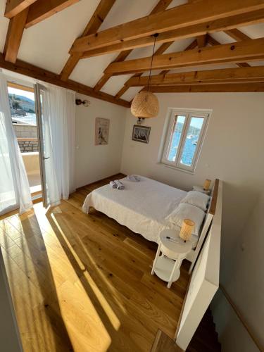 Sea house Škapulo — 4-Star Luxury Hotel in Vis, Croatia