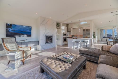 High Tide Haven Hot Tub Harbor Views in Bodega Bay, United States