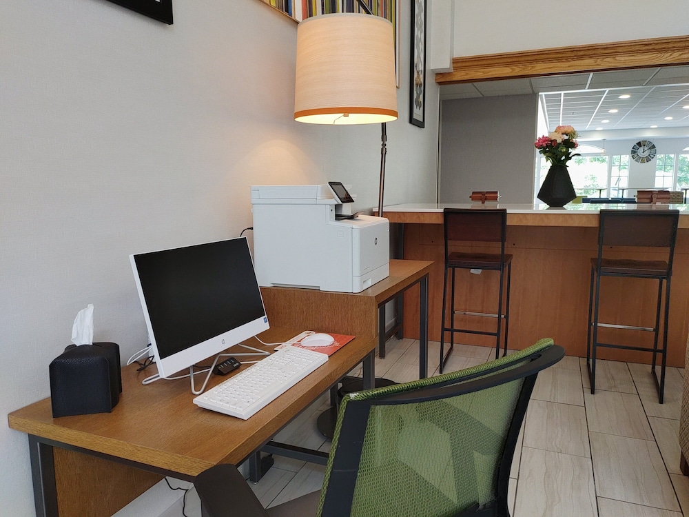 Holiday Inn Express Murrysville Delmont by IHG - photo 13