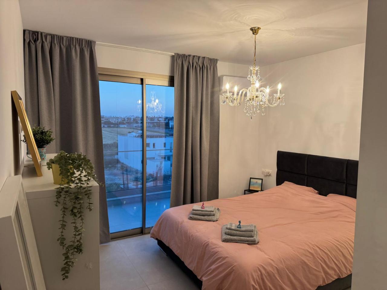 Brandnew Rooftop Flat near Larnaca Mall