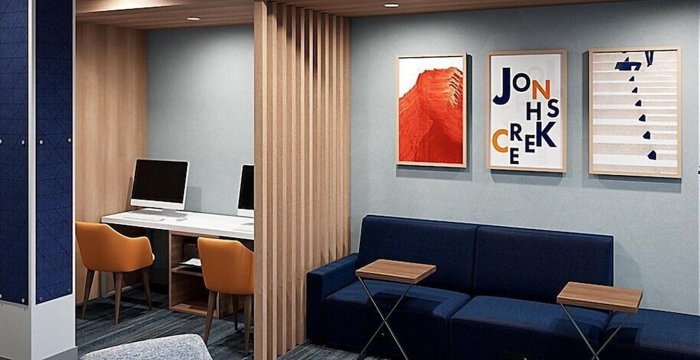 Holiday Inn Express Gloucester - photo 2