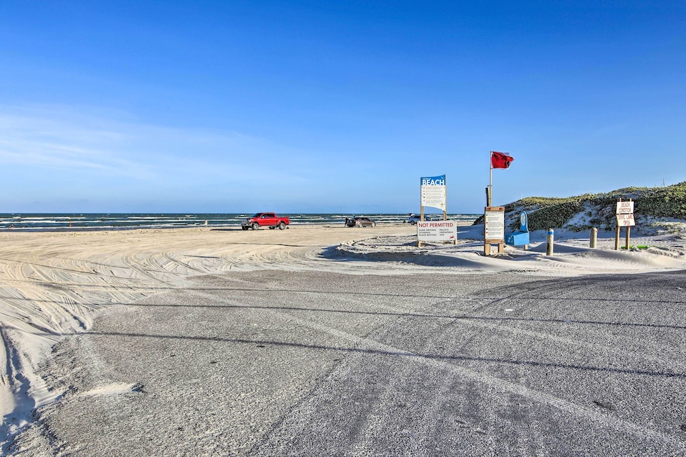 Corpus Christi Condo Walk To Whitecap Beach — 4-Star Luxury Hotel in Corpus Christi, United States
