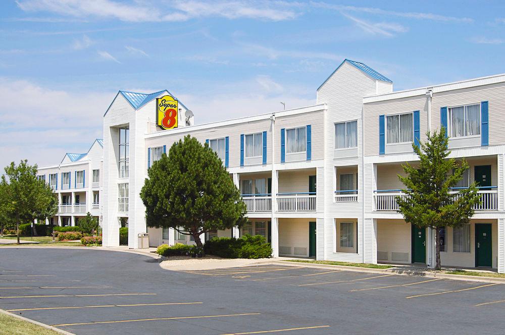 Super 8 by Wyndham Madison East - photo 13