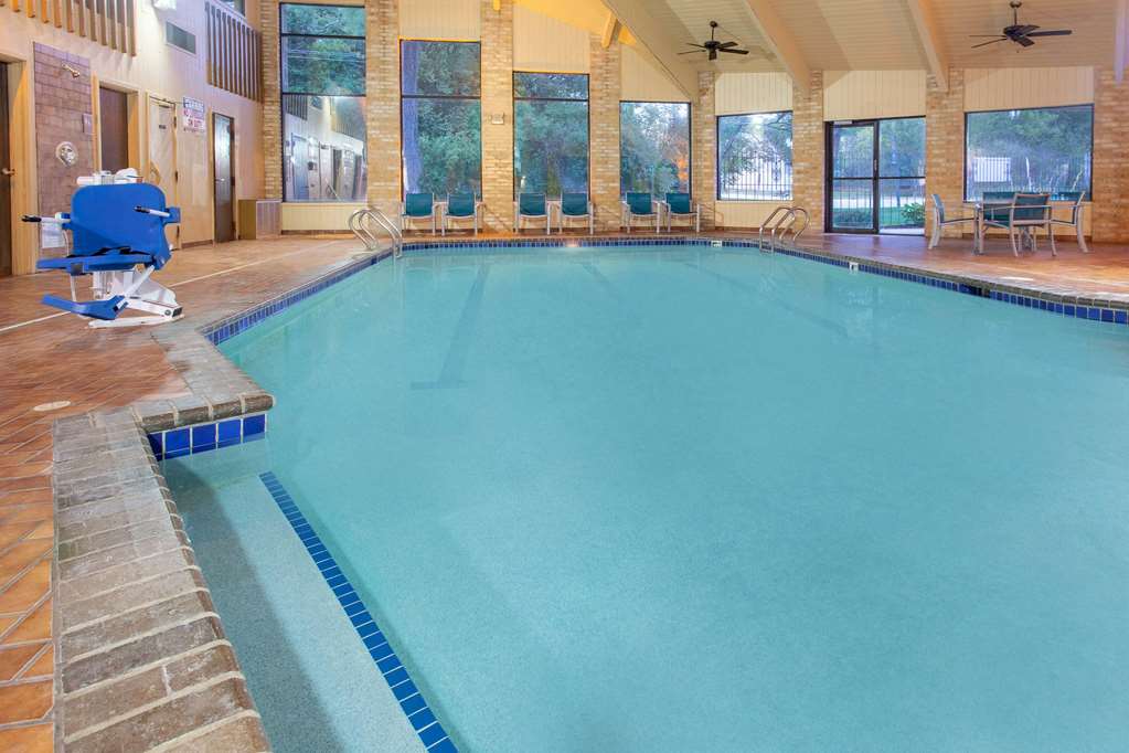 AmericInn by Wyndham Delafield Waukesha Milwaukee - photo 6