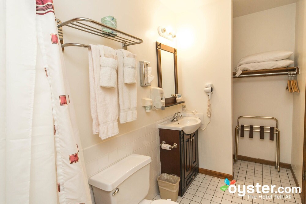 Lake Bluff Inn and Suites - photo 32
