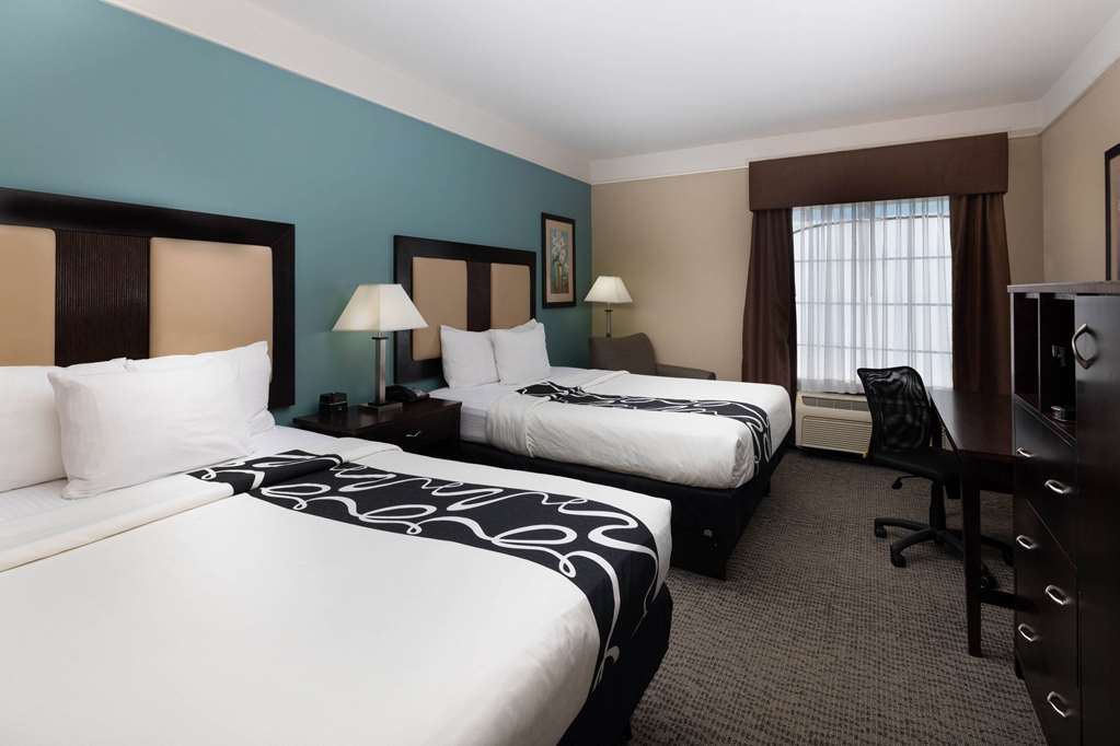 La Quinta Inn & Suites by Wyndham Savannah Airport Pooler - photo 11