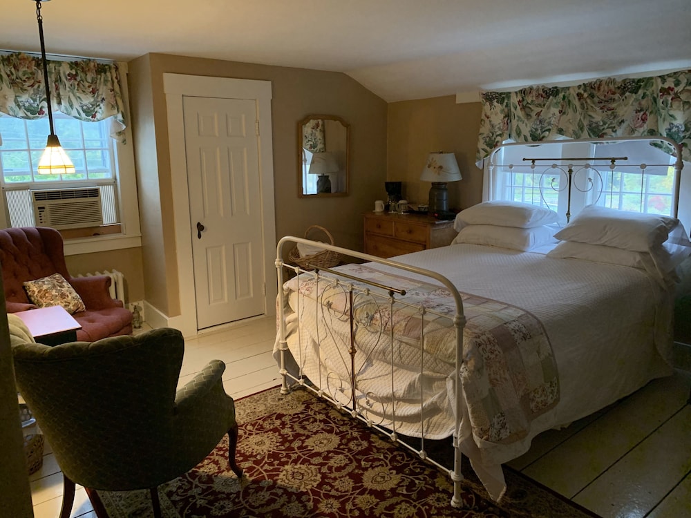 Lovett s Inn and Restaurant - photo 22