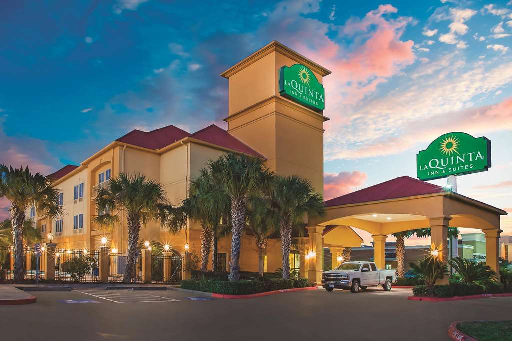 La Quinta Inn & Suites by Wyndham Beaumont West - photo 4