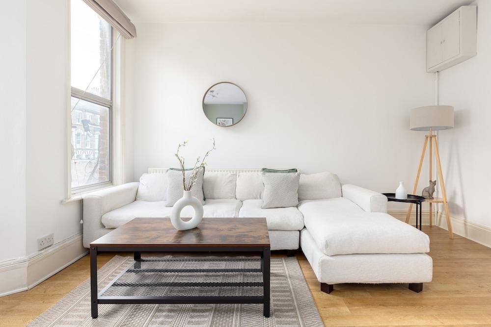 Amazing Flat in Battersea — 4-Star Luxury Hotel in London, United Kingdom