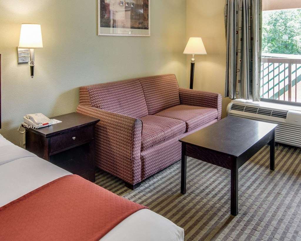 Quality Inn Mt. Pleasant - photo 12