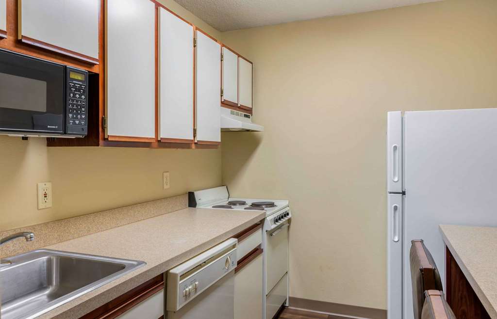 Extended Stay America Suites Omaha West - photo 25