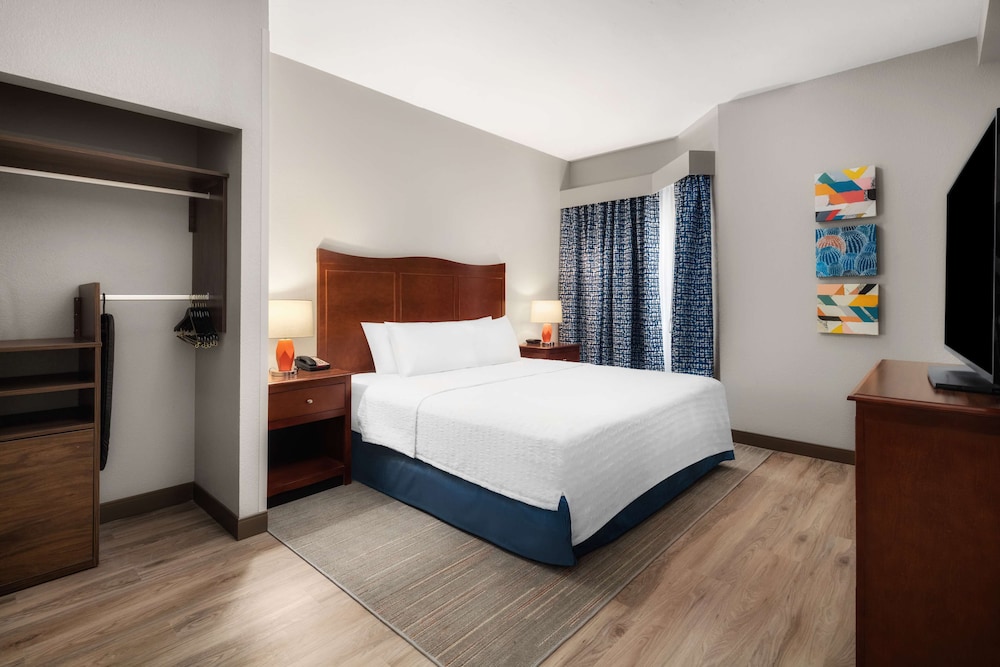 Hampton Inn & Suites El Paso Airport - photo 15
