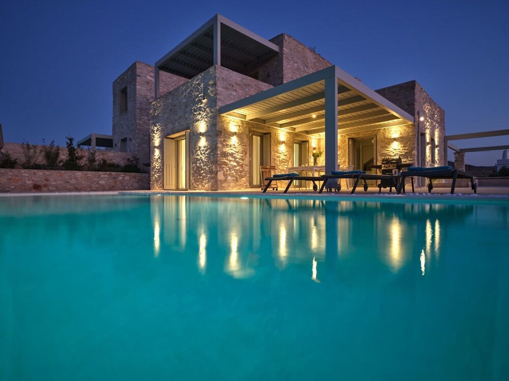 Villa Helia With Swimming Pool — 4-Star Luxury Hotel in Paros, Greece