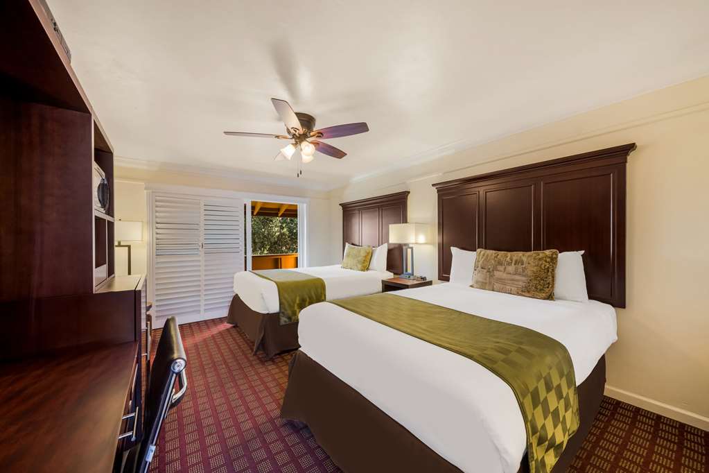 Clarion Collection Carmel Oaks Inn - photo 13