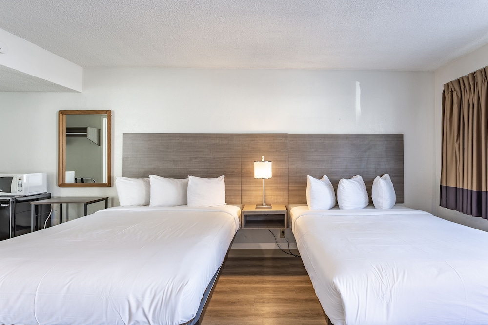 Coastal Breeze Inn - photo 17