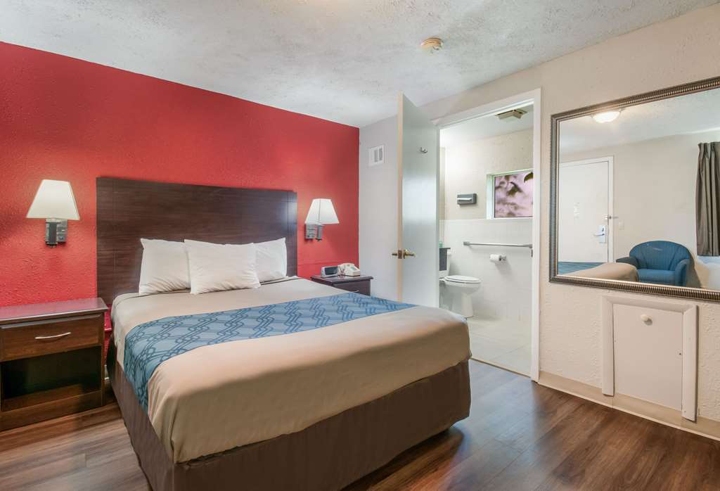Econo Lodge Mechanicsburg Harrisburg West - photo 9