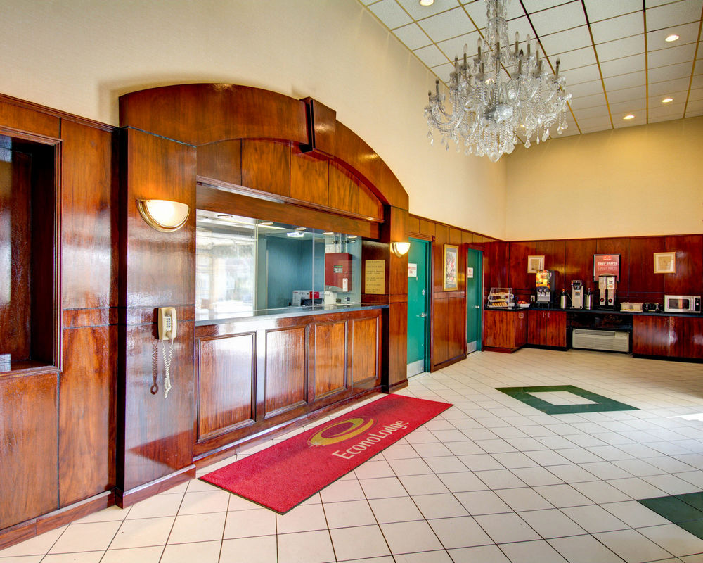 Econo Lodge Takoma Park - photo 12